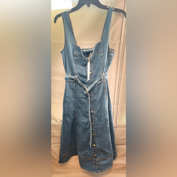 Spring 🌺 NWT HOUSE OF HARLOW MIDI DENIM DRESS 6
🚨 My prices are firm no discount - Picture 8 of 12